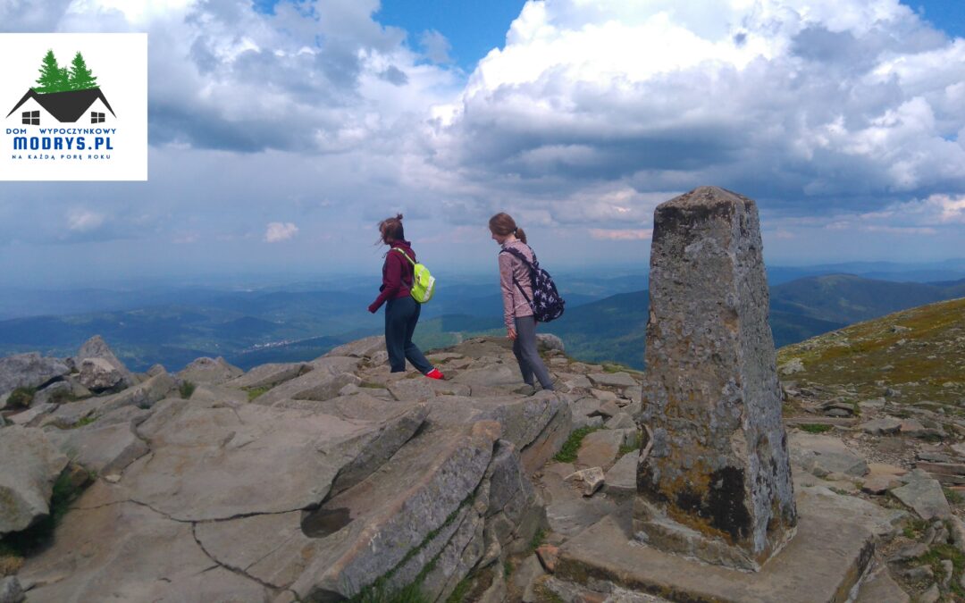 Pamiątkowy obelisk na Babiej Górze